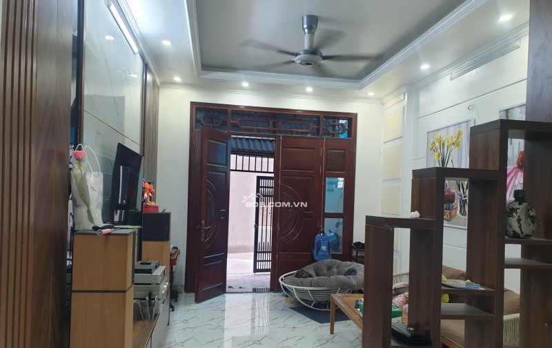 BÁN NHÀ 3.6 TỶ 4 TẦNG 56M2 Ô TÔ ĐỖ CỬA NGÕ CỰC NGẮN ĐƯỜNG TỨC MẠC