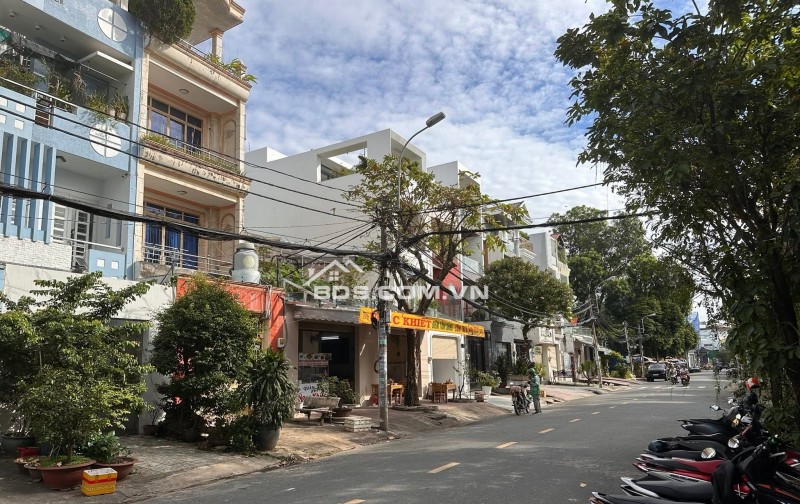 Bán gấp nhà MT đường Số 5, khu Tên Lửa, 4 x 20m, 3.5 tấm, giá 12.3 tỷ.