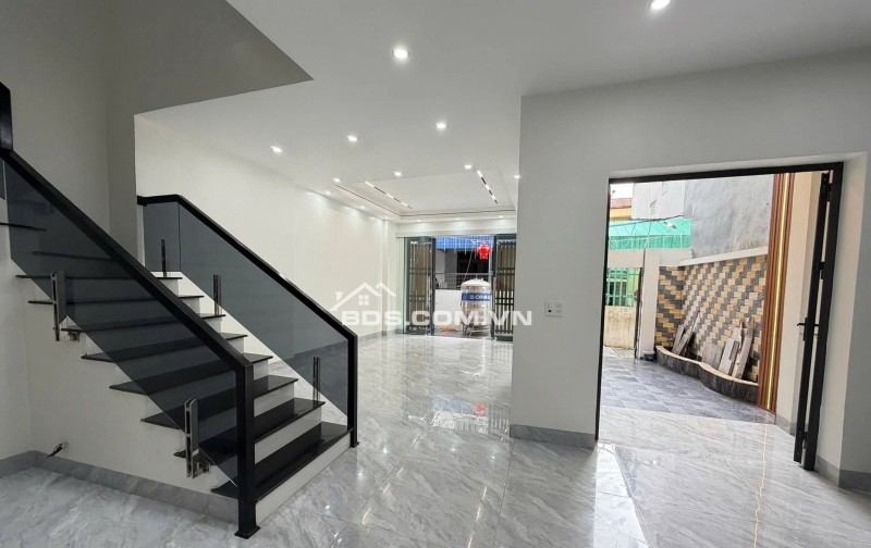 BÁN NHÀ ĐẸP 2.58 TỶ 3 TẦNG 68M2 ( ĐÔNG BẮC ) NGÕ THÁI BÌNH