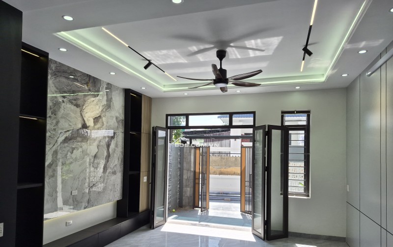 BÁN NHÀ ĐẸP 3.25 TỶ 3 TẦNG 63M2 Ô TÔ ĐỖ CỬA KHU ĐÔ THỊ HÒA VƯỢNG