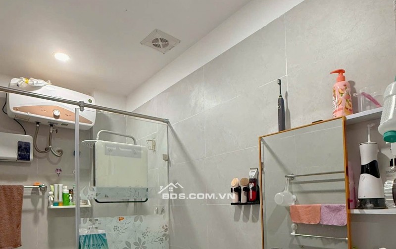 BÁN NHÀ ĐẸP 2.79 TỶ 3 TẦNG 50M2 ( TÂY BẮC ) Ô TÔ ĐỖ CỬA KHU GIẢI PHÒNG