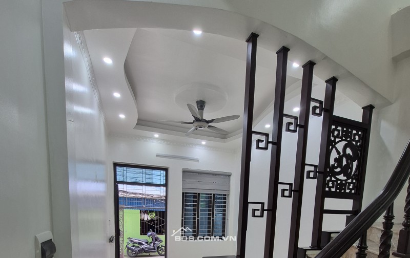 BÁN NHÀ 2.25 TỶ 3 TẦNG 41M2 NGÕ THÔNG GIỮA KHU BÃI VƯỢT