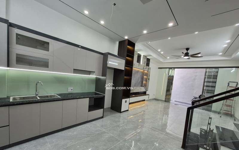 BÁN NHÀ ĐẸP 2.45 TỶ 3 TẦNG 45M2 ( HƯỚNG ĐÔNG ) NGAY HỒ VỊ XUYÊN