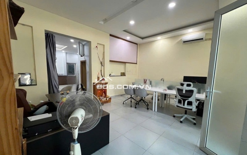 Bán nhà HIẾM 496 Dương Quảng Hàm ngang 6m 97m2 đang cho thuê tiện xây mới nhỉnh 12 tỷ.