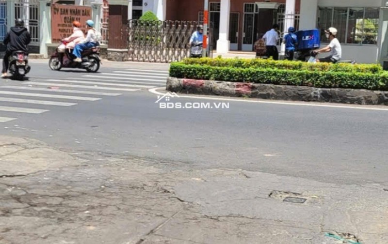 Bán nhà cấp 4 nhỏ xinh nở hậu L ngay trung tâm Đầm Sen Q11