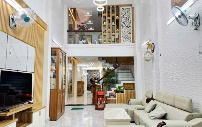 NGỘP BANK chỉ 10 tỷ xíu có nhà 5 tầng HXH 1 trục Quang Trung 88m2 có T.máy gần Emart 2.
