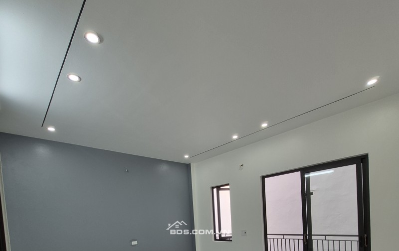 BÁN NHÀ ĐẸP 2.45 TỶ 3 TẦNG 45M2 ( HƯỚNG ĐÔNG ) NGAY HỒ VỊ XUYÊN