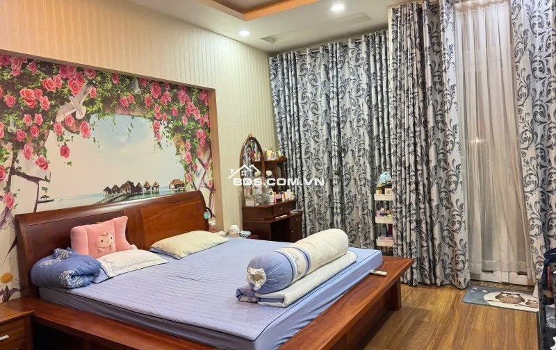 Bán nhà mặt tiền Trần Bá Giao 88m2(4x22) 4 lầu view sông mát mẻ KD đa nghề chỉ 14 tỷ.