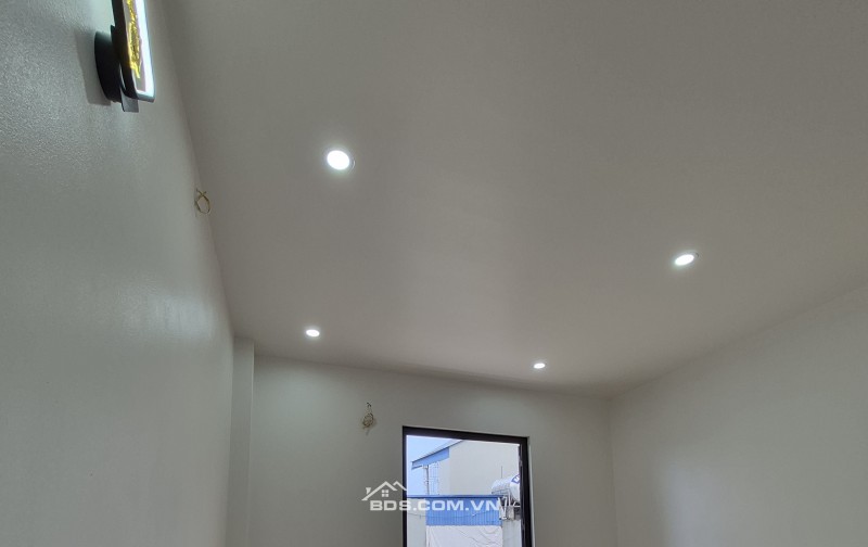 BÁN NHÀ ĐẸP 2.45 TỶ 3 TẦNG 5M2 NGÕ CỰC NGẮN KHU BÃI VIÊN