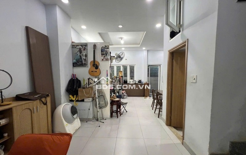 Bán nhà HIẾM 496 Dương Quảng Hàm ngang 6m 97m2 đang cho thuê tiện xây mới nhỉnh 12 tỷ.