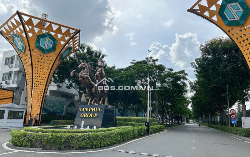 Đất VÀNG ngang 12m 960m2 mặt tiền Quốc lộ 13 tiện xây tòa nhà ngay Vạn Phúc chỉ 135 tỷ.