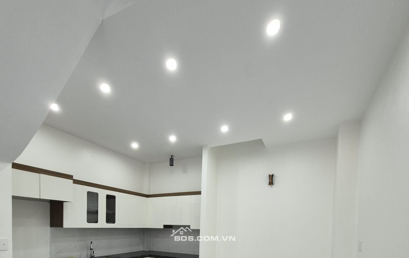 BÁN NHÀ ĐẸP 3 TẦNG 55M2 XÂY MỚI ( TÂY NAM ) NGÕ PHÙ LONG GIÁ 2.59 TỶ