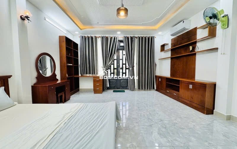 Bán nhà 4 tầng nở hậu 5.8m HXH thông Phạm Văn Bạch 100m2 gần chợ KD tốt chỉ 12.9 tỷ.
