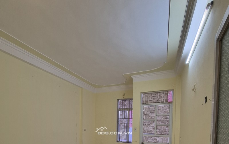 BÁN NHÀ GIÁ RẺ 1.85 TỶ 3 TẦNG 34M2 ( TÂY NAM ) NGÕ TRƯỜNG CHINH