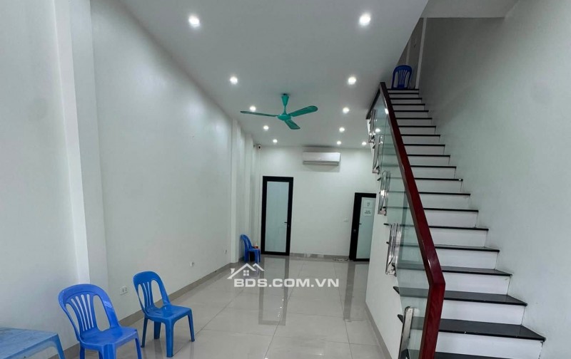 Cho thuê nhà Mặt phố Nguyễn Lam - kinh doanh đa ngành 40m2, 2 tầng, vỉa hè ô tô tránh chỉ 16tr/th