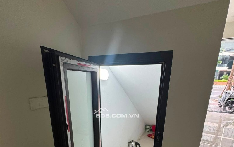Cho thuê nhà Mặt phố Nguyễn Lam - kinh doanh đa ngành 40m2, 2 tầng, vỉa hè ô tô tránh chỉ 16tr/th