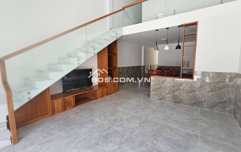 Nc  NHÀ CẤP 3 HẺM NGUYỄN HỮU CHỈNH – PHƯỜNG 2 BẢO LỘC