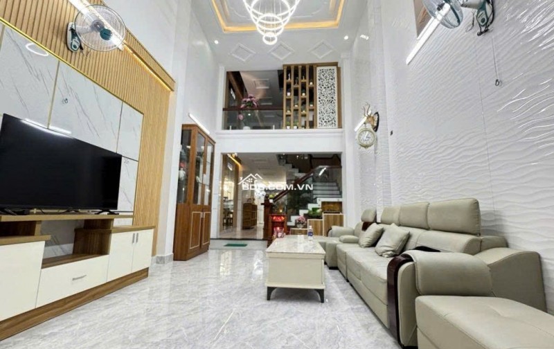 NGỘP BANK chỉ 10 tỷ xíu có nhà 5 tầng HXH 1 trục Quang Trung 88m2 có T.máy gần Emart 2.