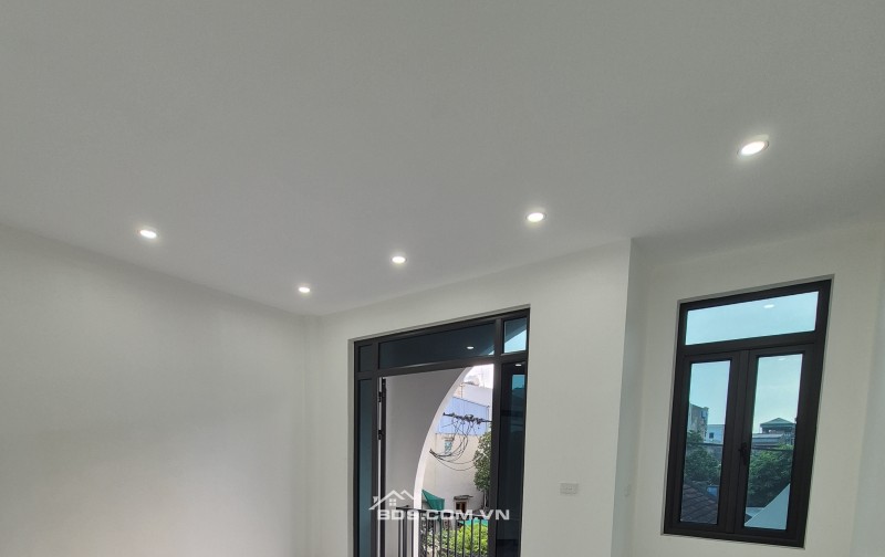 BÁN NHÀ ĐẸP 3 TẦNG 55M2 XÂY MỚI ( TÂY NAM ) NGÕ PHÙ LONG GIÁ 2.59 TỶ