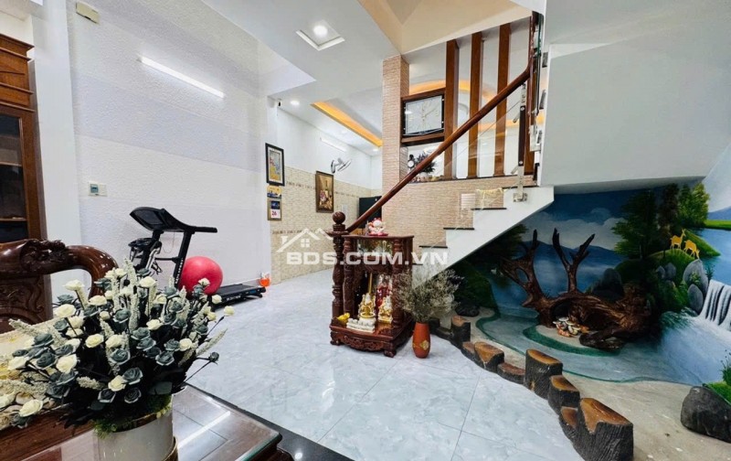 Bán nhà 4 tầng nở hậu 5.8m HXH thông Phạm Văn Bạch 100m2 gần chợ KD tốt chỉ 12.9 tỷ.