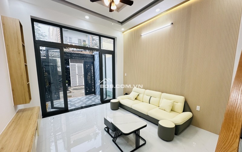 LÒ LU 6.6 TỶ  NHÀ MỚI LUNG LINH – 3 TẦNG – 4 PHÒNG NGỦ – HẺM XE HƠI – VỊ TRÍ CỰC ĐỈNH 3 CĂN RA MẶT TIỀN LÒ LU