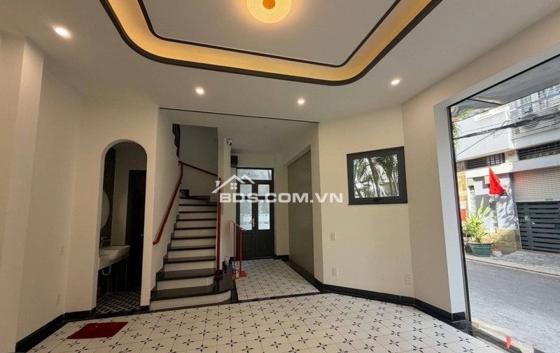 SIÊU PHẨM TÂN PHÚ HẺM XE TẢI QUAY ĐẦU Nhà đẹp, vị trí đắc địa, hẻm xe tải quay đầu ngay đường Tân