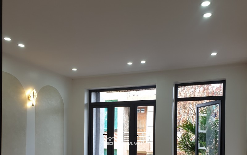 BÁN NHÀ  5.2 TỶ 3.5 TẦNG 60M2 CÓ GARA Ô TÔ MẶT ĐƯỜNG KHU ĐỒNG QUÝT