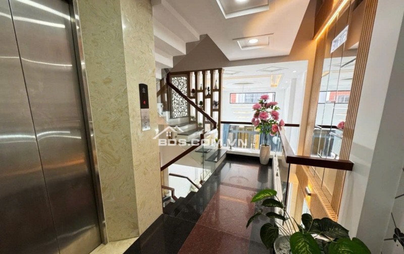 NGỘP BANK chỉ 10 tỷ xíu có nhà 5 tầng HXH 1 trục Quang Trung 88m2 có T.máy gần Emart 2.