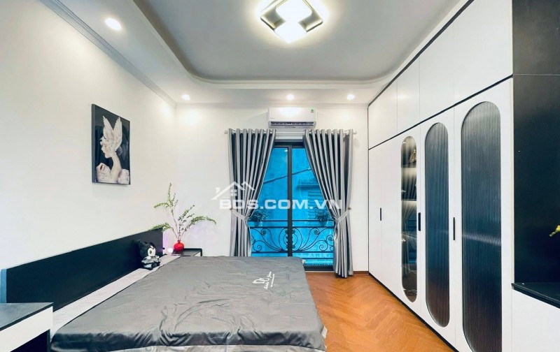 Bán Nhà Nguyễn Chính - Tân Mai, Hoàng Mai 31/35m, 5 tầng, mt 4.2m, giá 8.9 tỷ.