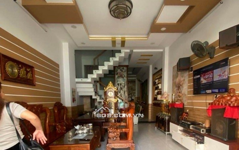 Lê Thị Riêng -  7.89 tỷ