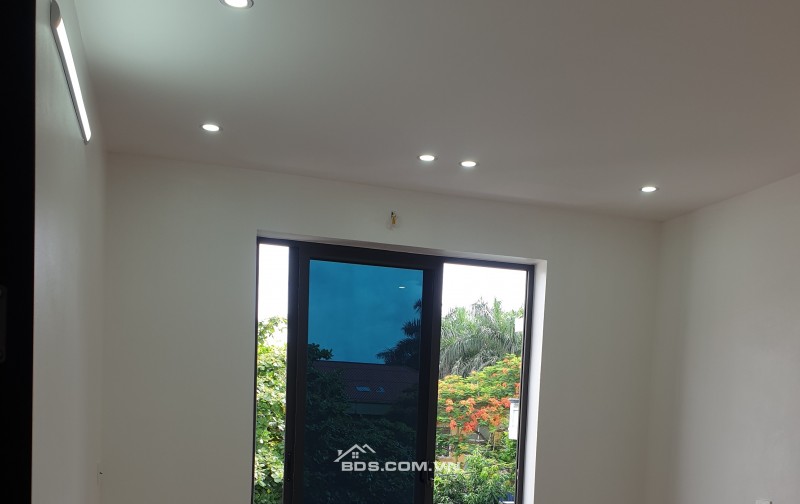 BÁN NHÀ  5.2 TỶ 3.5 TẦNG 60M2 CÓ GARA Ô TÔ MẶT ĐƯỜNG KHU ĐỒNG QUÝT