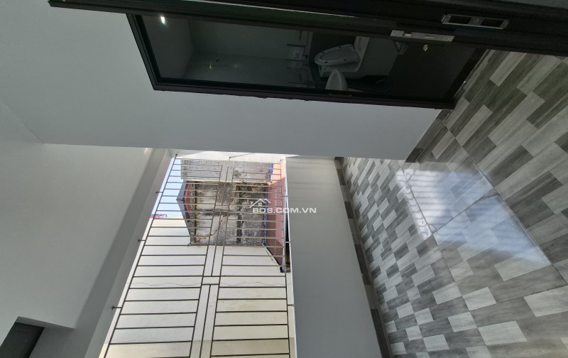 BÁN NHÀ 3.2 TỶ 3 TẦNG 52M2 Ô TÔ ĐỖ CỬA NGÕ MẠC THỊ BƯỞI
