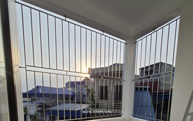 BÁN NHÀ ĐẸP 2.45 TỶ 3 TẦNG 45M2 ( HƯỚNG ĐÔNG ) NGAY HỒ VỊ XUYÊN