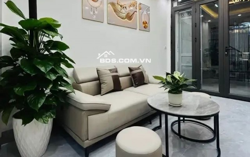 YÊN HÒA - NHÀ ĐẸP Ở NGAY - TRUNG TÂM TIỆN ÍCH NHÀ CÓ THỂ VÀO Ở NGAY NỘI THẤT ĐẦY ĐỦ