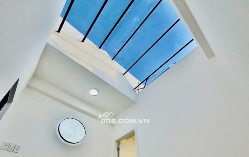 Nhà đẹp FULL NỘI THẤT hẻm xe hơi - ngay đường Nguyễn Kiệm - Thích Quảng Đức. Khu dân trí cao an ninh