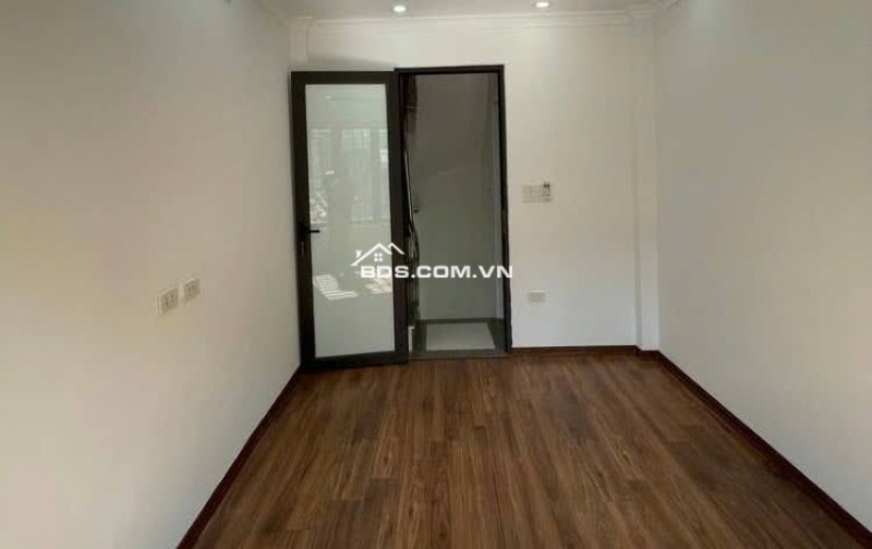 Bán nhà Vĩnh Hưng  22m² x5T – 3,75 Tỷ –3 PN– Sổ đỏ – ko QH- ô tô 30m