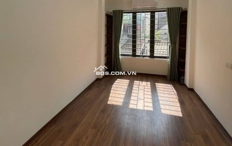 Bán nhà Vĩnh Hưng  22m² x5T – 3,75 Tỷ –3 PN– Sổ đỏ – ko QH- ô tô 30m