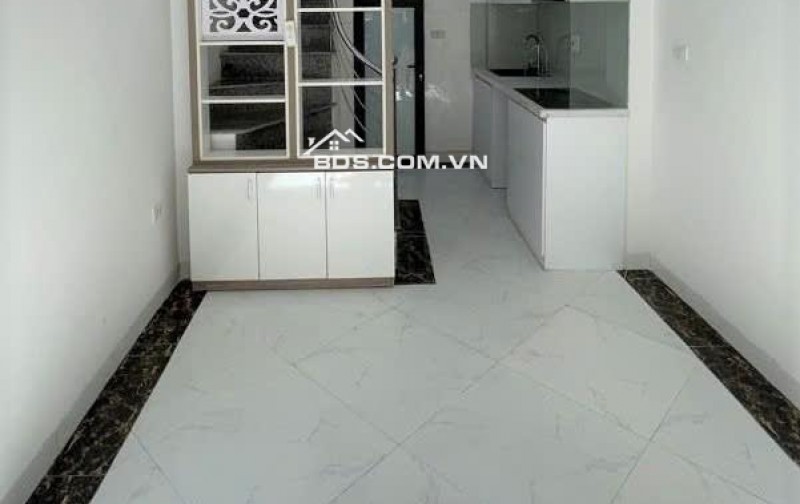 Bán nhà Vĩnh Hưng  22m² x5T – 3,75 Tỷ –3 PN– Sổ đỏ – ko QH- ô tô 30m
