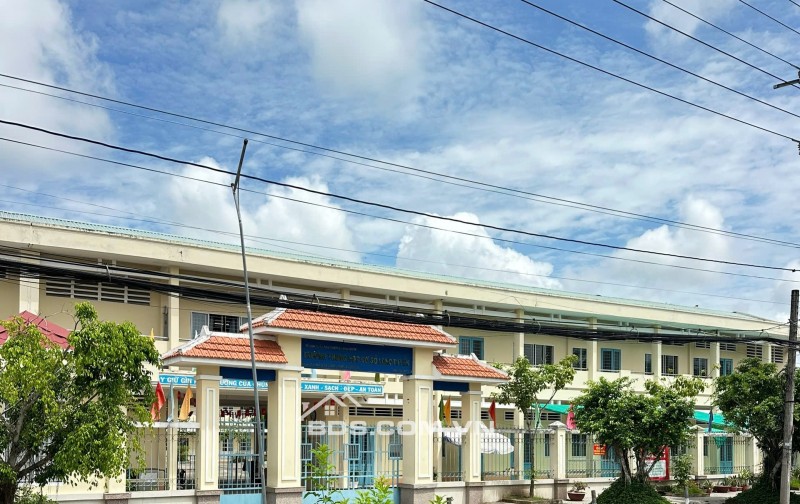 NỀN LỚN CÓ THỔ CƯ, KẾ PHỐ Ô DỰA, P.LONG TUYỀN, Q.BÌNH THỦY, TP.CẦN THƠ