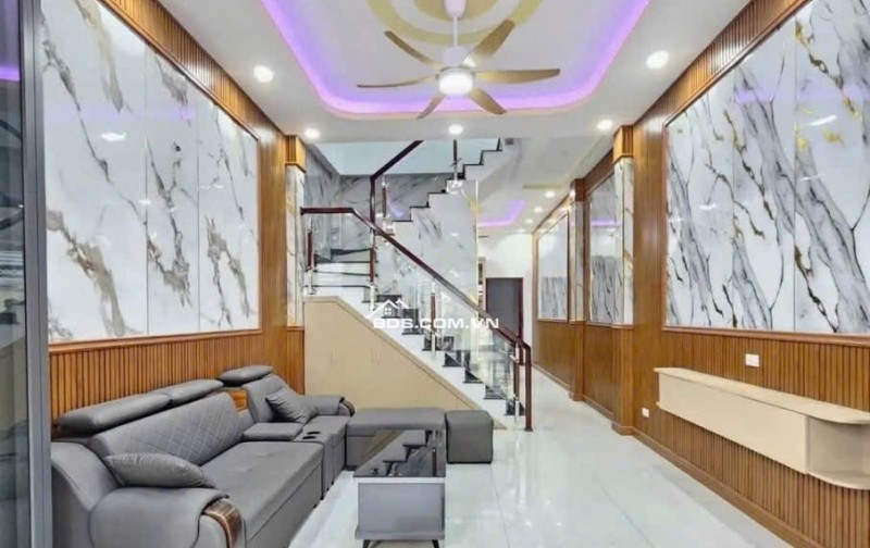  CHỈ HƠN 4 TỶ – NHÀ ĐẸP CÓ SÂN Ô TÔ, GẦN LÀNG ĐẠI HỌC THỦ ĐỨC! 