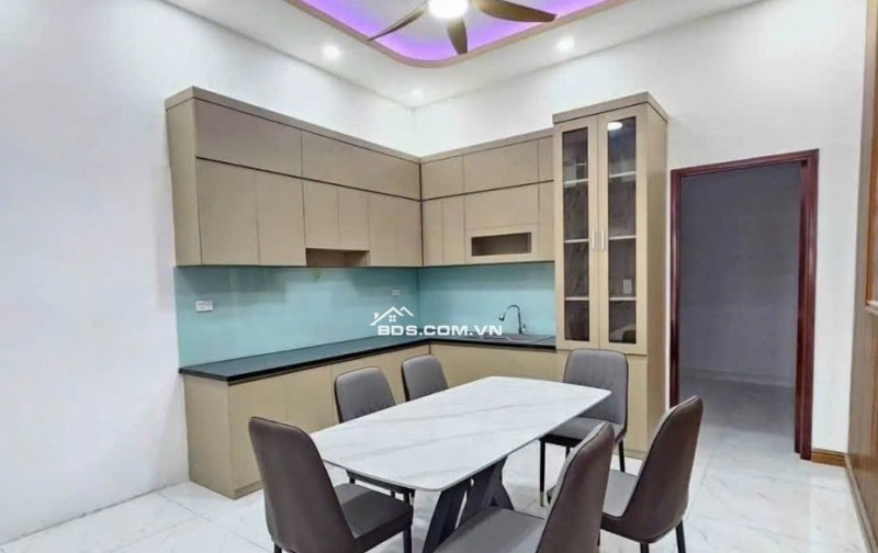  CHỈ HƠN 4 TỶ – NHÀ ĐẸP CÓ SÂN Ô TÔ, GẦN LÀNG ĐẠI HỌC THỦ ĐỨC! 