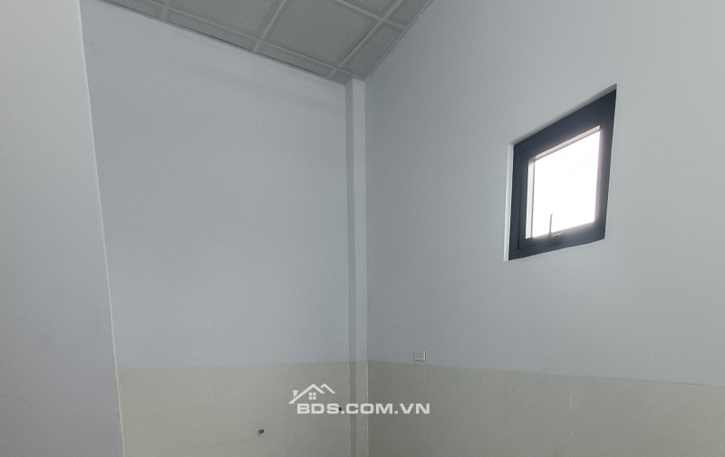  CHỈ HƠN 4 TỶ – NHÀ ĐẸP CÓ SÂN Ô TÔ, GẦN LÀNG ĐẠI HỌC THỦ ĐỨC! 