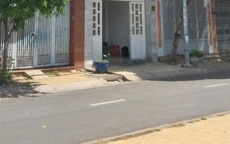 Nhà MT đường Nguyễn Thế Truyện, Tân Phú, gần ủy ban, Công viên cây xanh trước nhà, khu, an ninh, kiến trúc đồng bộ