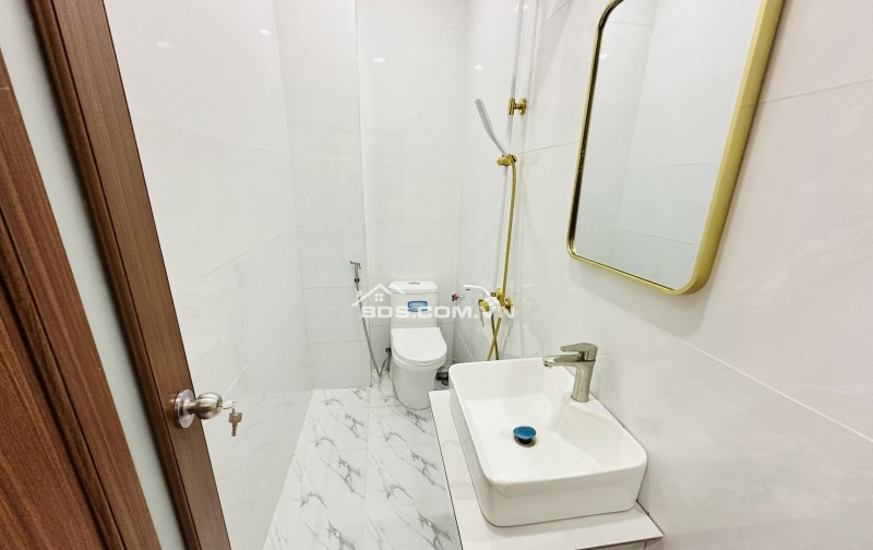 LÒ LU 6.6 TỶ  NHÀ MỚI LUNG LINH – 3 TẦNG – 4 PHÒNG NGỦ – HẺM XE HƠI – VỊ TRÍ CỰC ĐỈNH 3 CĂN RA MẶT TIỀN LÒ LU