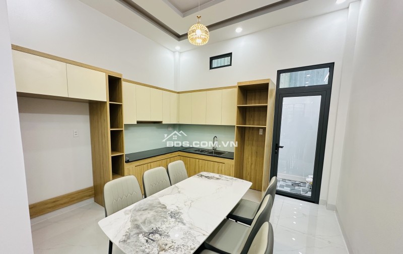 LÒ LU 6.6 TỶ  NHÀ MỚI LUNG LINH – 3 TẦNG – 4 PHÒNG NGỦ – HẺM XE HƠI – VỊ TRÍ CỰC ĐỈNH 3 CĂN RA MẶT TIỀN LÒ LU