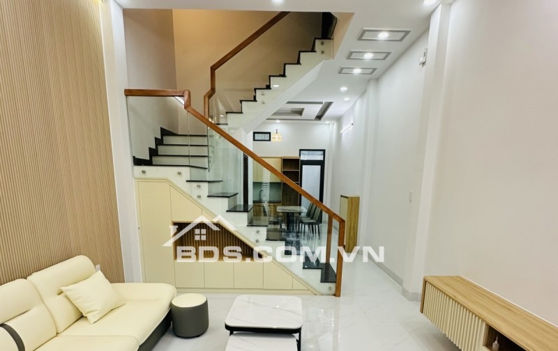 LÒ LU 6.6 TỶ  NHÀ MỚI LUNG LINH – 3 TẦNG – 4 PHÒNG NGỦ – HẺM XE HƠI – VỊ TRÍ CỰC ĐỈNH 3 CĂN RA MẶT TIỀN LÒ LU