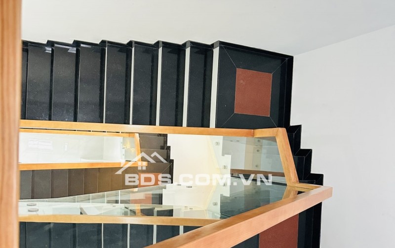 LÒ LU 6.6 TỶ  NHÀ MỚI LUNG LINH – 3 TẦNG – 4 PHÒNG NGỦ – HẺM XE HƠI – VỊ TRÍ CỰC ĐỈNH 3 CĂN RA MẶT TIỀN LÒ LU