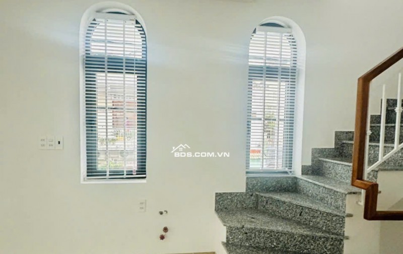 Bán căn góc 2 mặt tiền vị trí đẹp trung tâm tp. Nha Trang, đường Lê Chân, tham khảo chốt ngay giá tốt