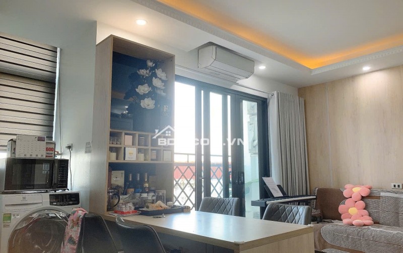 Cho thuê Căn Chung cư mini 1N,1K Full đồ cực VIP, Ngõ rộng View toàn mặt hồ Tây. Chỉ 12tr