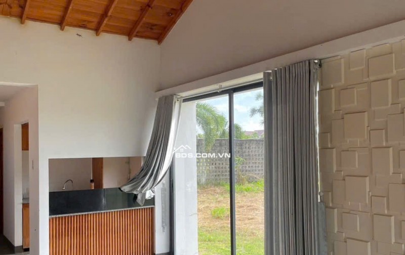 Bán nhà nghỉ dưỡng 2 PN cách biển Hồ Tràm 600m, diện tích 173,3m2, chỉ hơn 3 tỷ xíu, giá còn thương lượng
